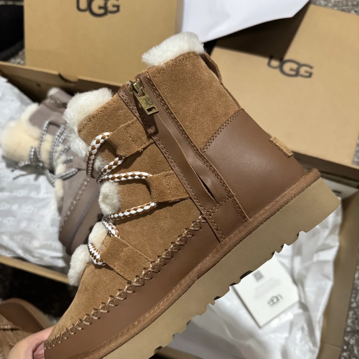 Self-pickup💰640 UGG Classic Novelty Split Cow Leather Round Toe Thick Sole Short Tube Snow Boots Women’s Reindeer Brown Arrive❗️